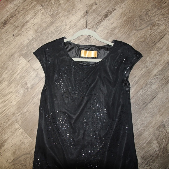 Black Sleeveless Tunic with flower pattern beads - Picture 6 of 8